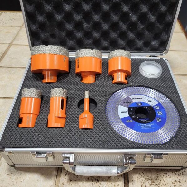 Gyémántszerszám készletek alumínium kofferben vágókoronggal